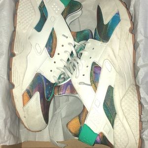 Nike Shoes - Nike Air Huarache Run Print Nike Shoes - Nike Air Huarache Run Print
